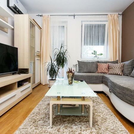 Welcome Apartman Subotica Buitenkant foto