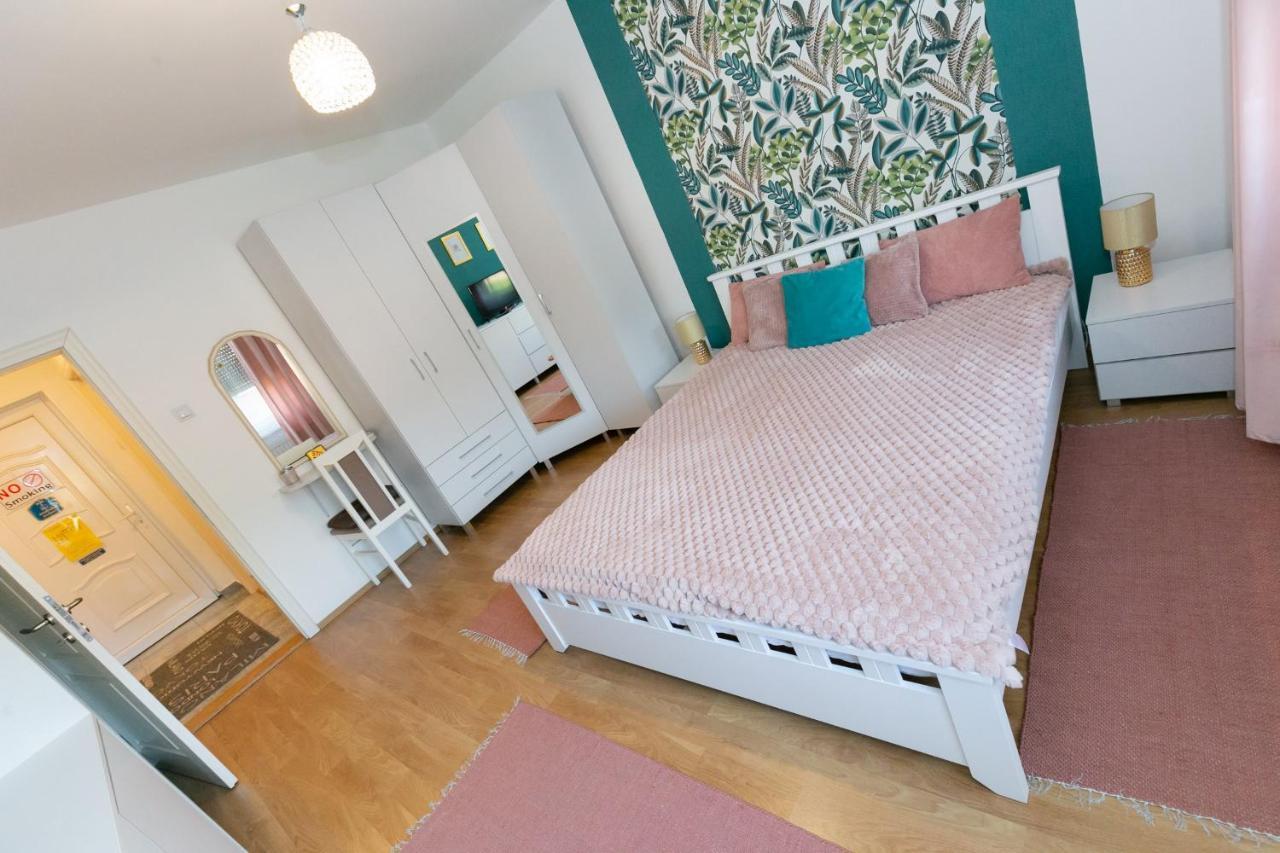 Welcome Apartman Subotica Buitenkant foto