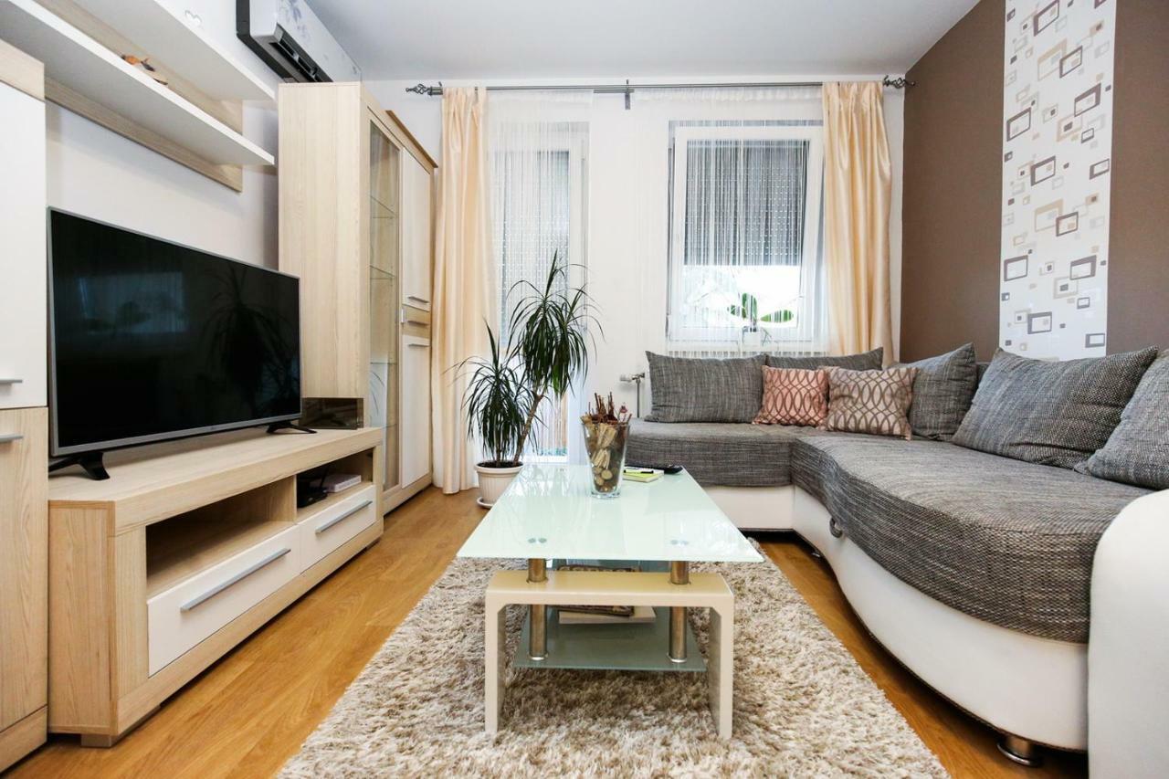 Welcome Apartman Subotica Buitenkant foto