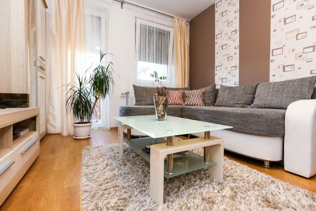 Welcome Apartman Subotica Buitenkant foto