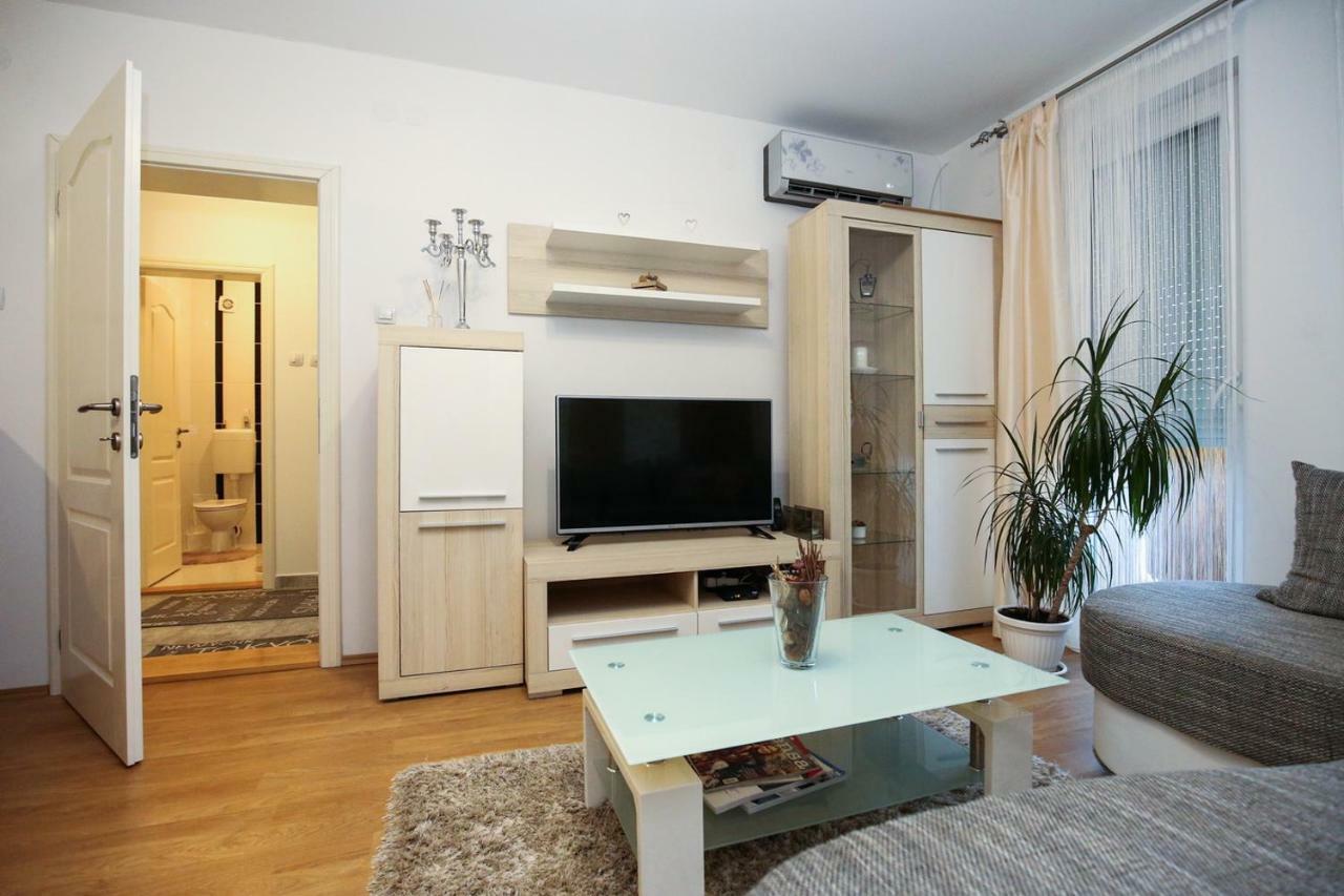 Welcome Apartman Subotica Buitenkant foto